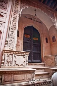 The entrance to Goel Sahab ki Haveli!